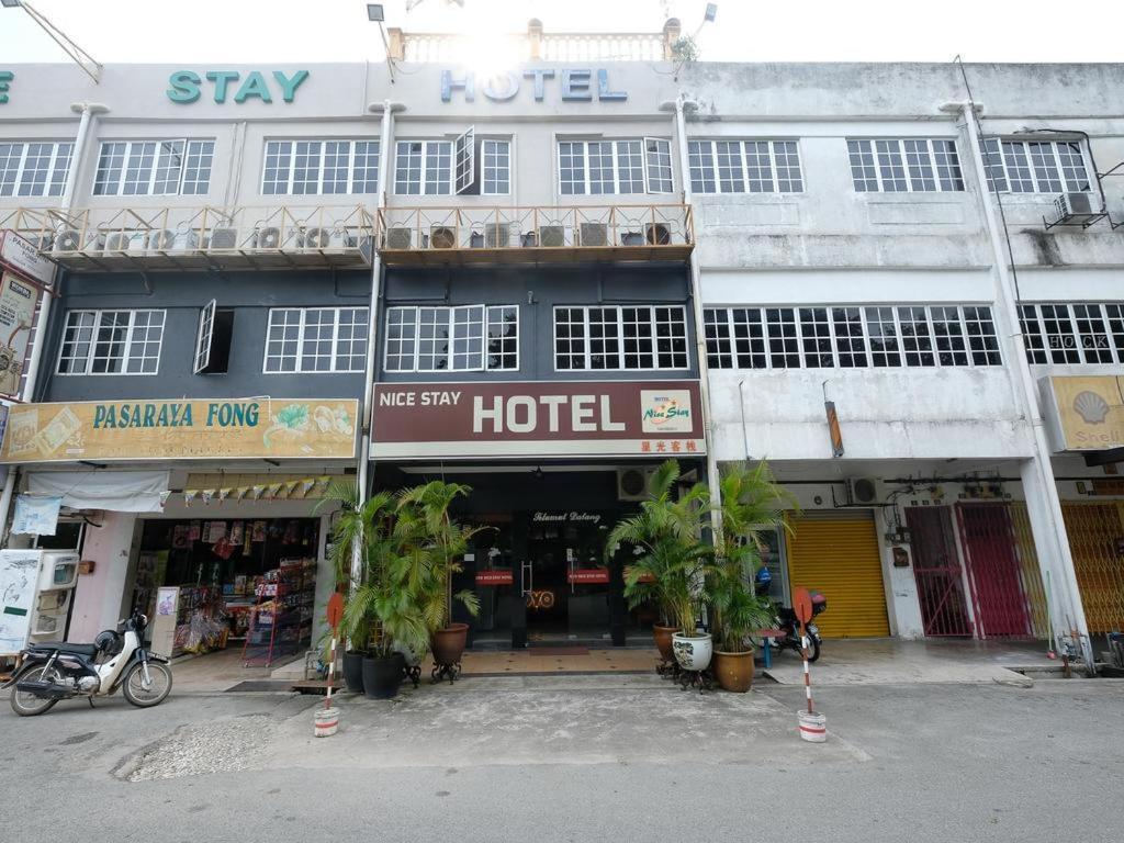 Nice Stay Hotel Raub Buitenkant foto